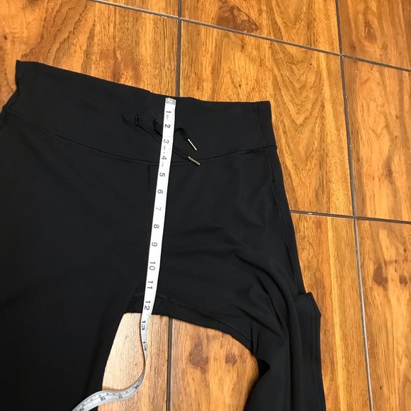 Lululemon Relaxed Fit Crop - Picture 5 of 12
